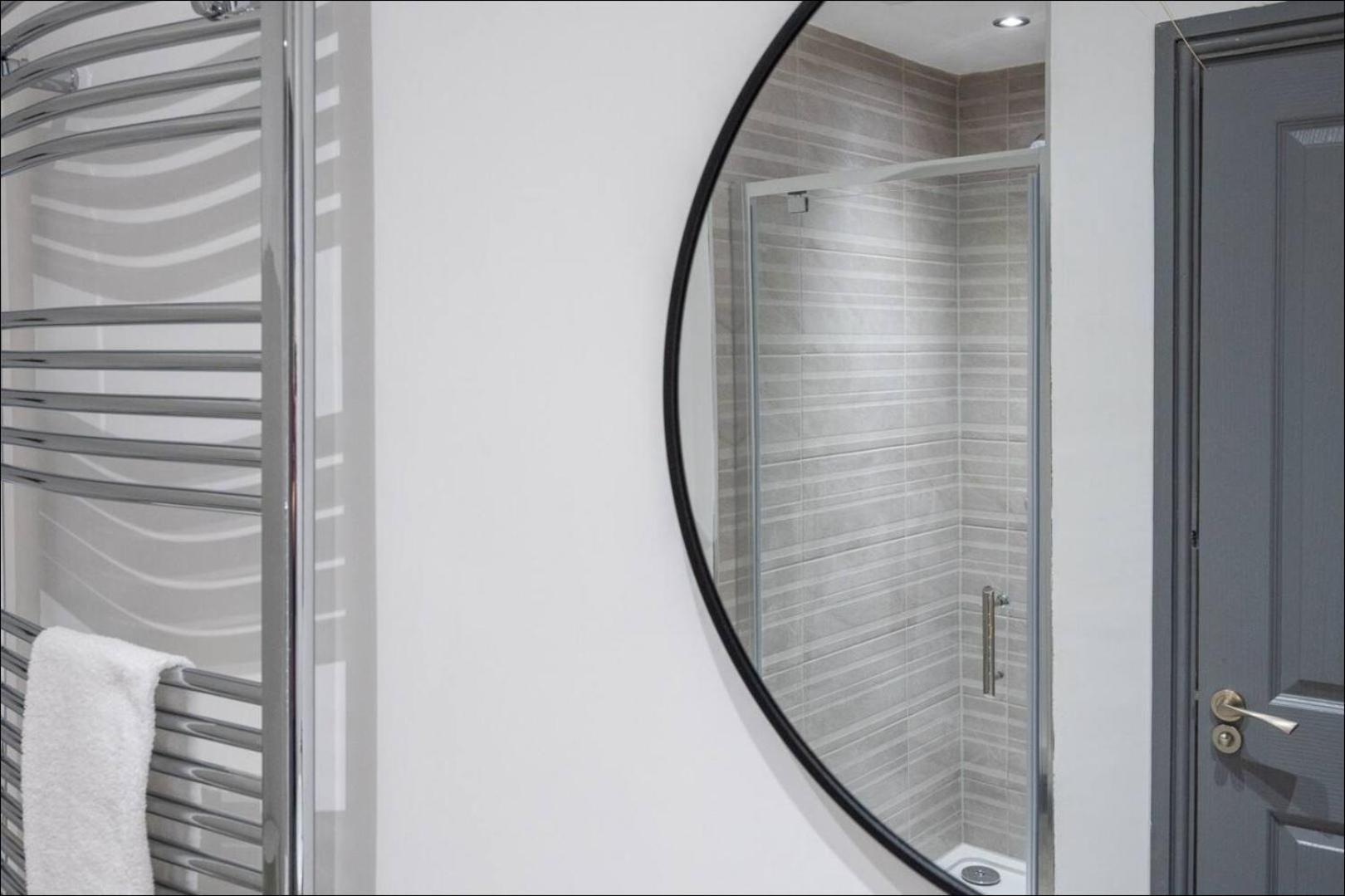Stunning One Bedroom Apartments Near Shops & Central Cardiff Exteriér fotografie
